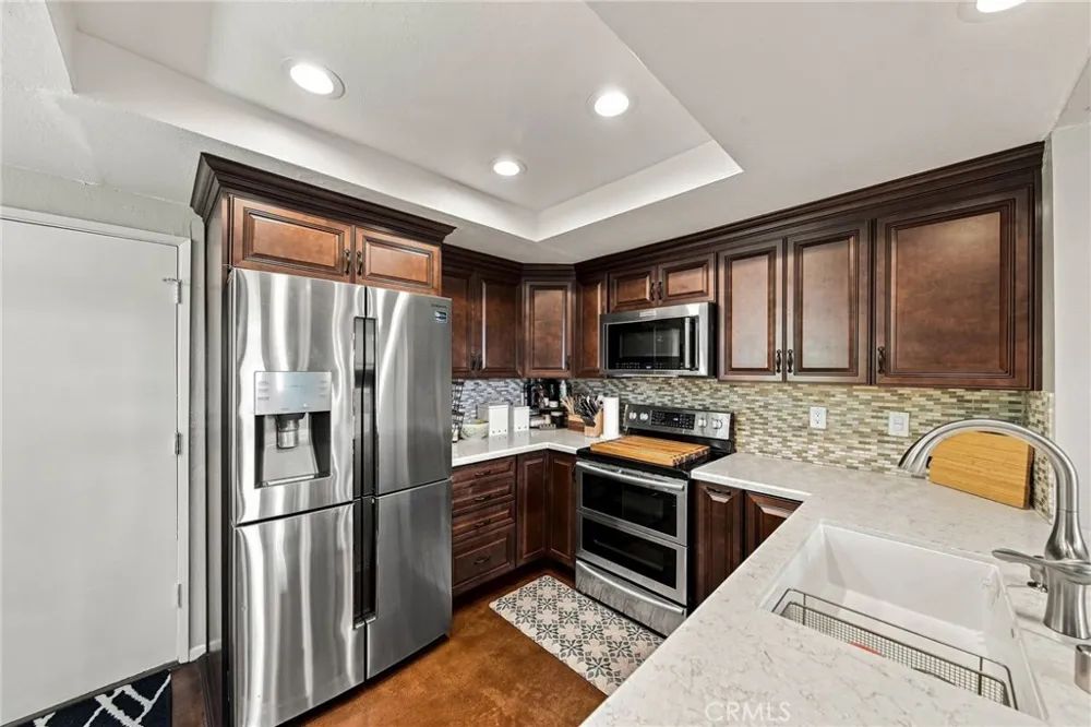 23109 Yvette Valencia, CA 91355
