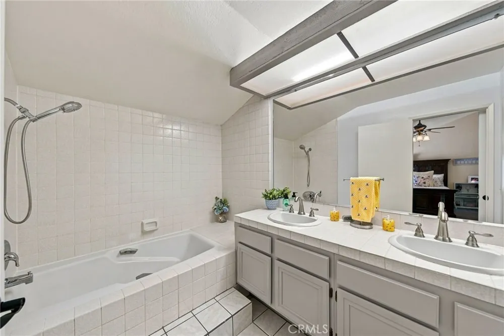 23109 Yvette Valencia, CA 91355