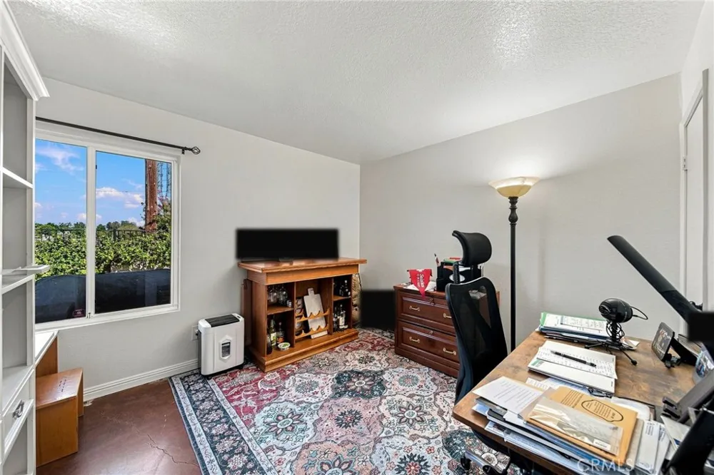 23109 Yvette Valencia, CA 91355