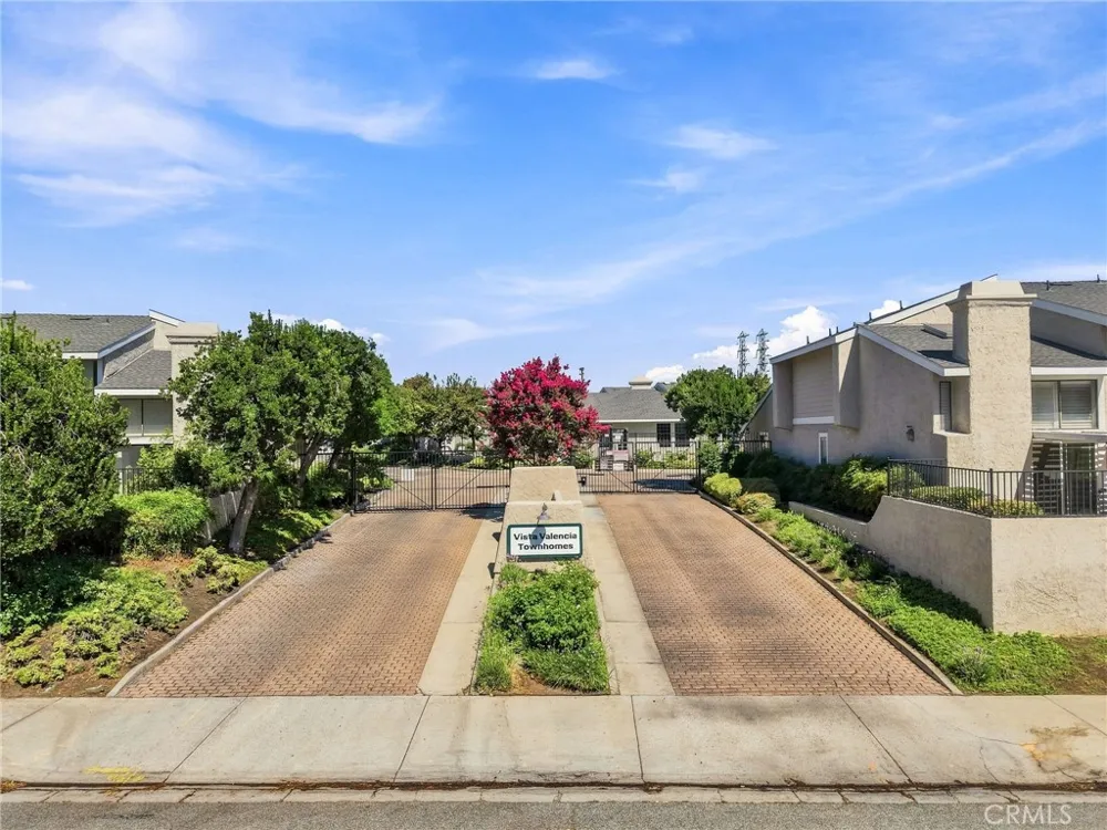 23109 Yvette Valencia, CA 91355