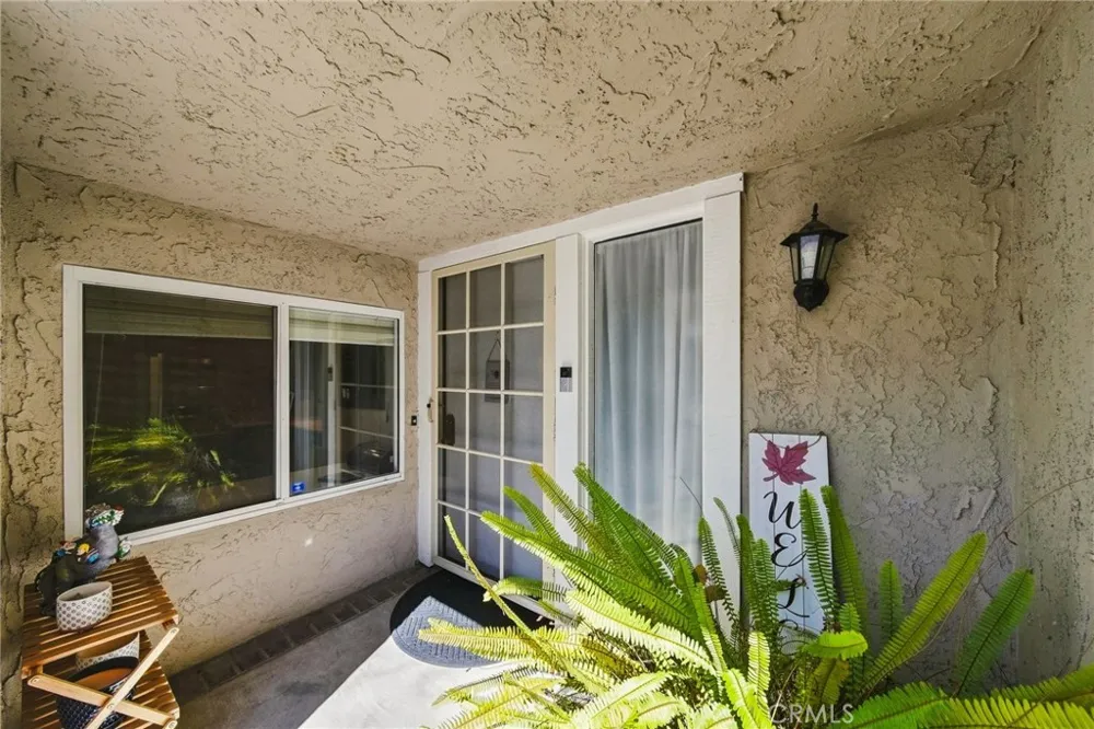 23109 Yvette Valencia, CA 91355