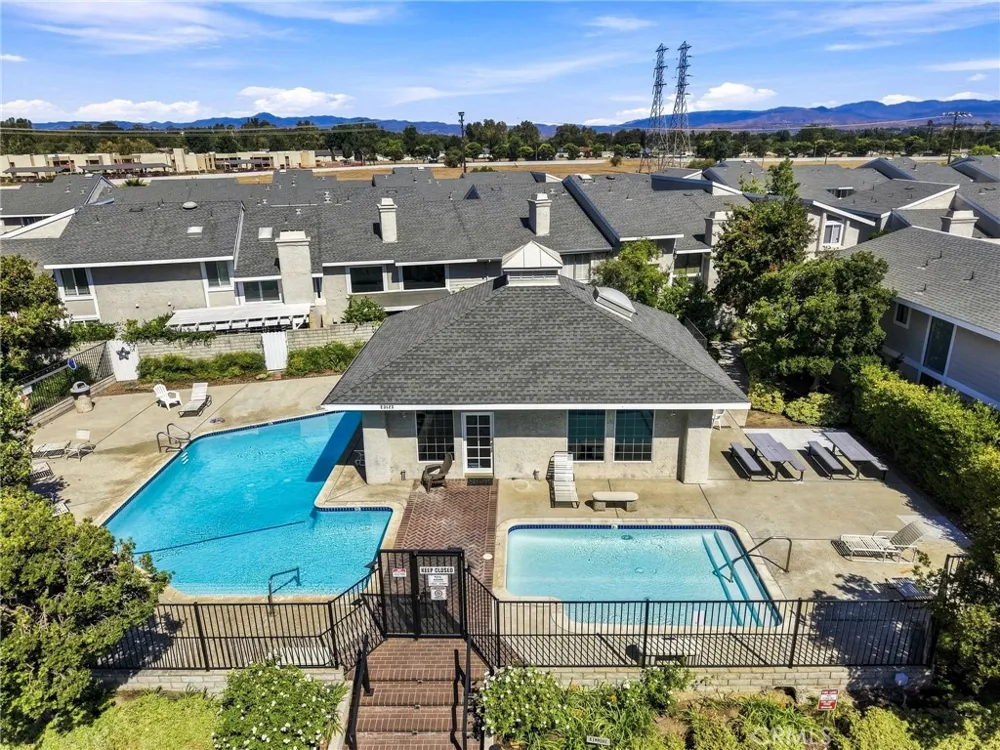 23109 Yvette Valencia, CA 91355