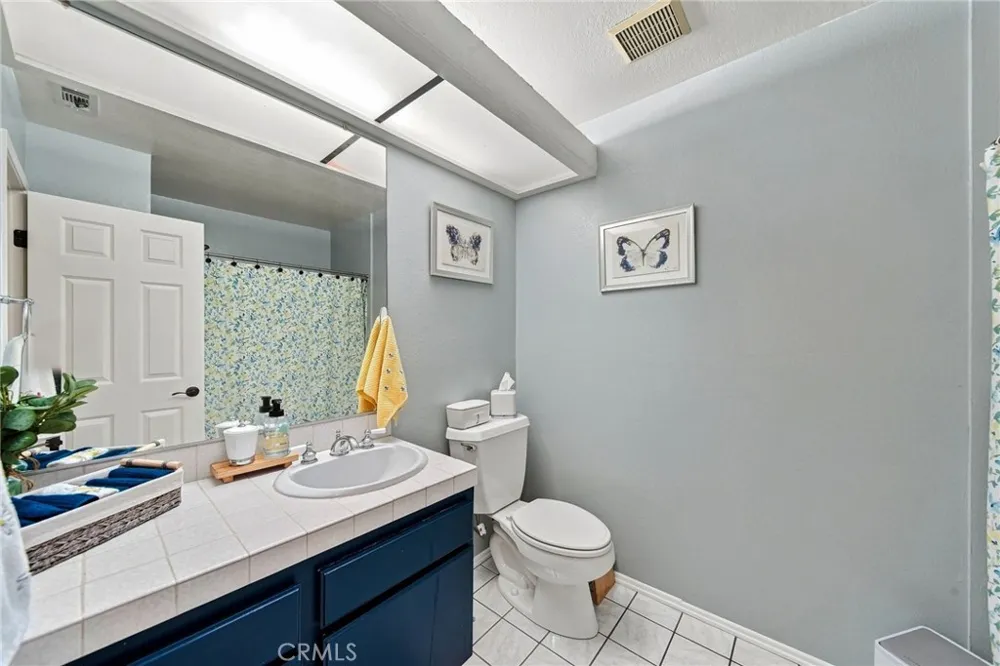 23109 Yvette Valencia, CA 91355