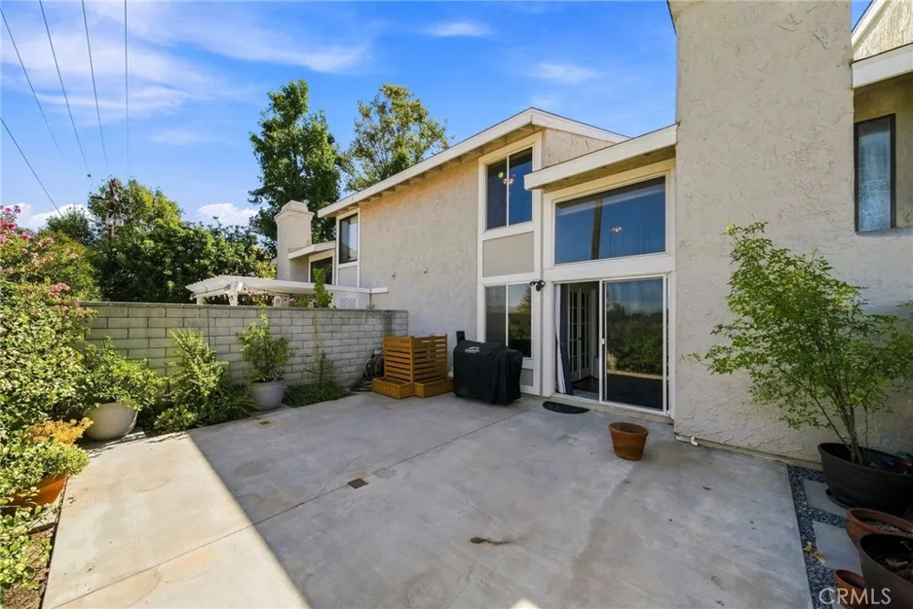 23109 Yvette Valencia, CA 91355