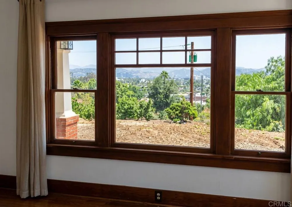 925 Grand Court Escondido, CA 92025