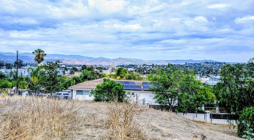 925 Grand Court Escondido, CA 92025