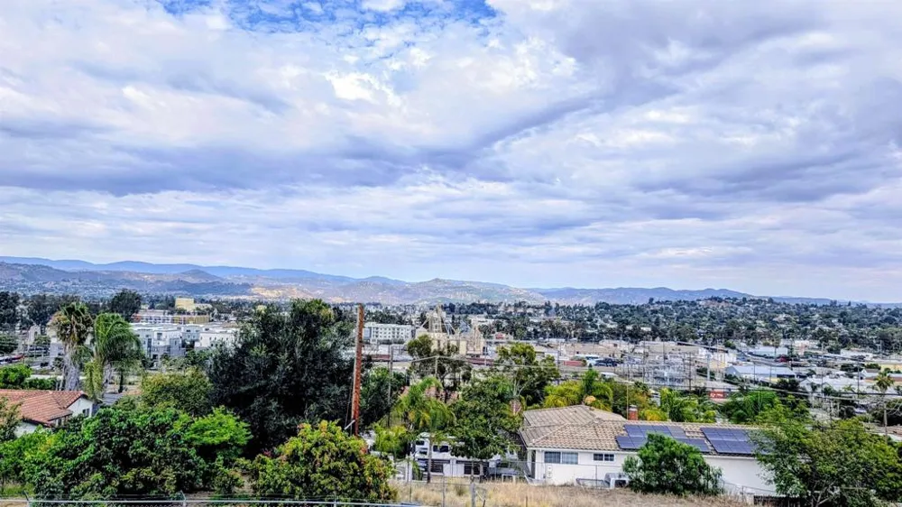 925 Grand Court Escondido, CA 92025