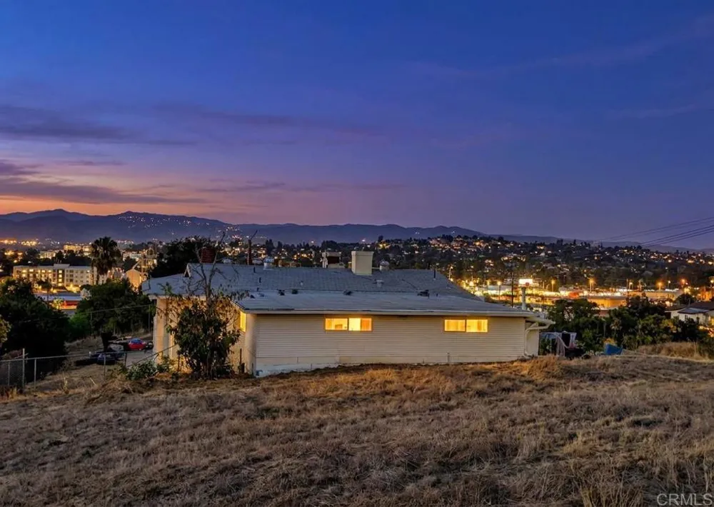 925 Grand Court Escondido, CA 92025