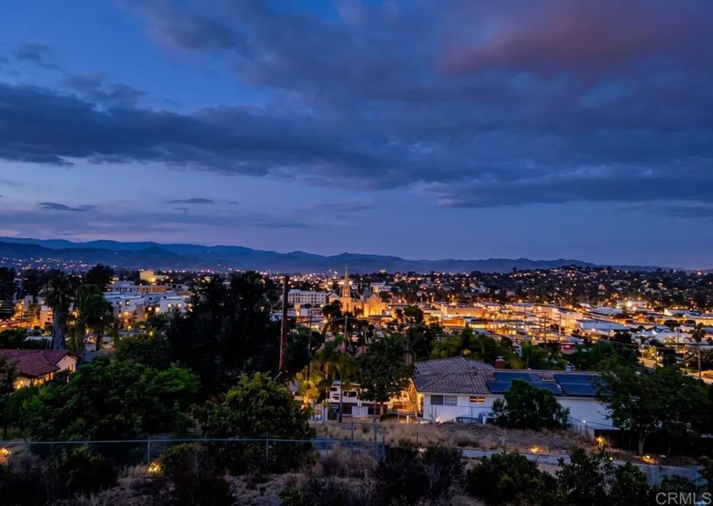 925 Grand Court Escondido, CA 92025
