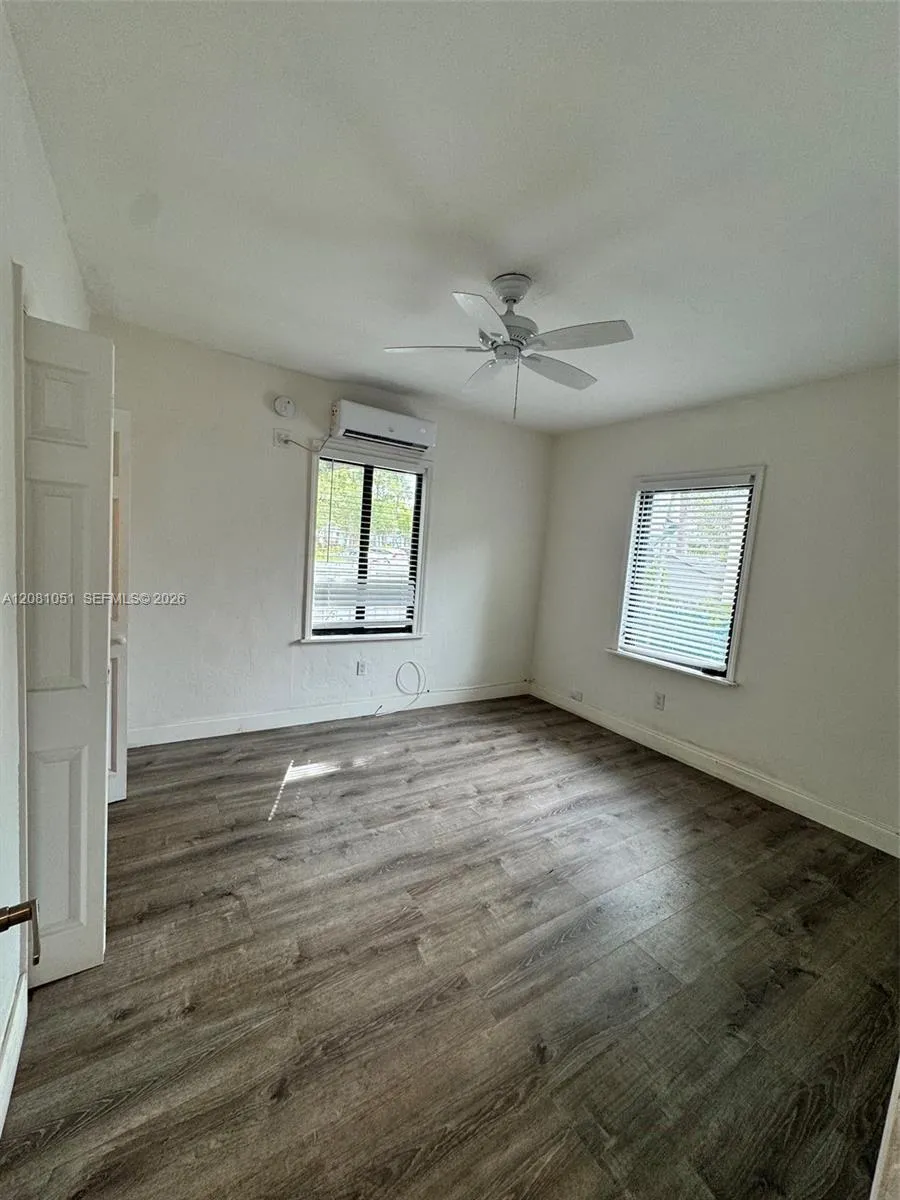 570 NE 69th St #5 Miami, FL 33138