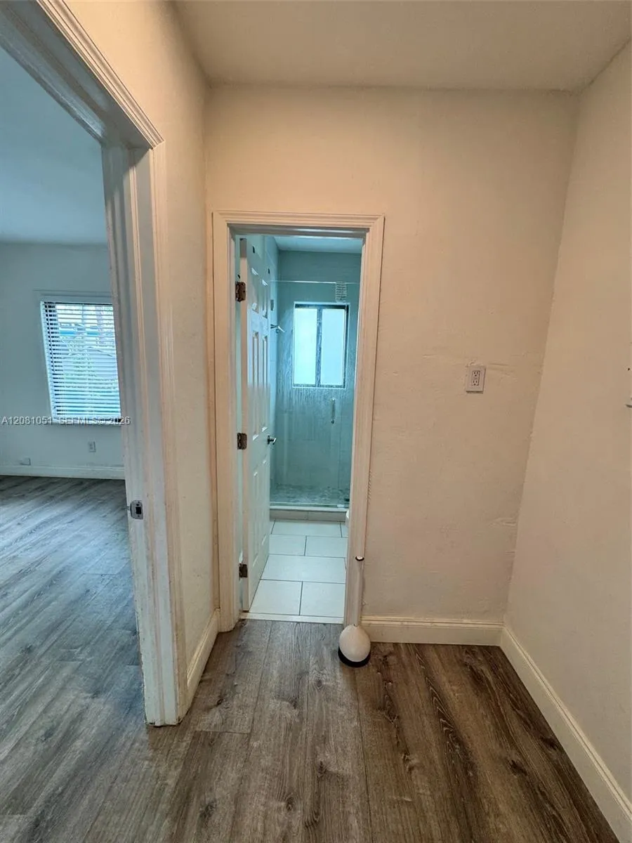 570 NE 69th St #5 Miami, FL 33138