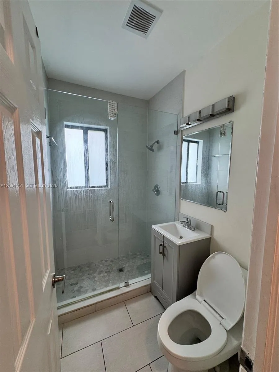 570 NE 69th St #5 Miami, FL 33138