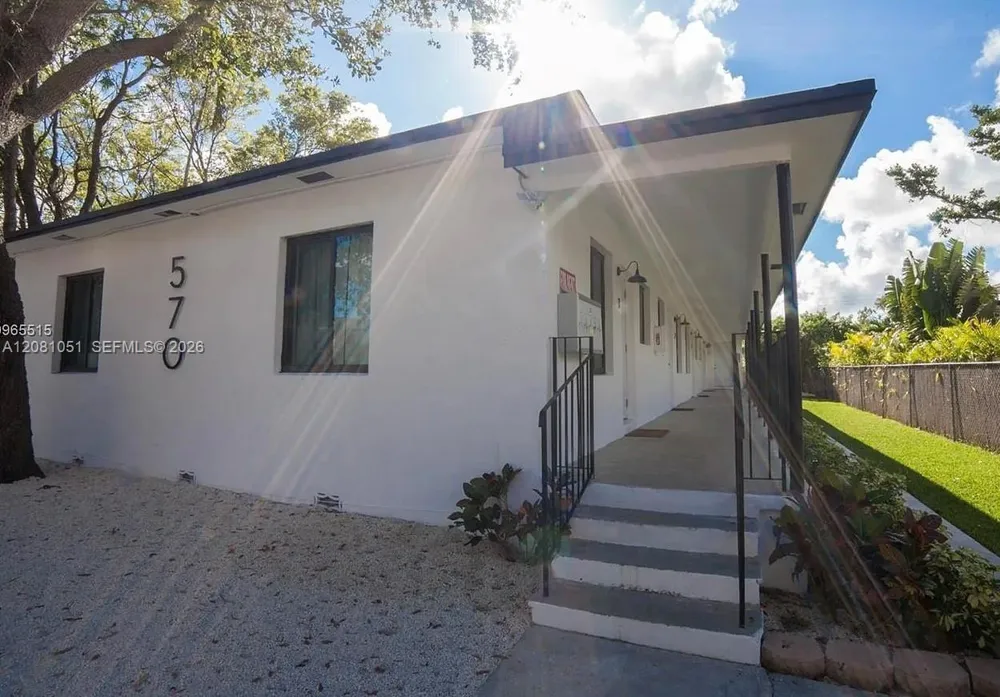 570 NE 69th St #5 Miami, FL 33138