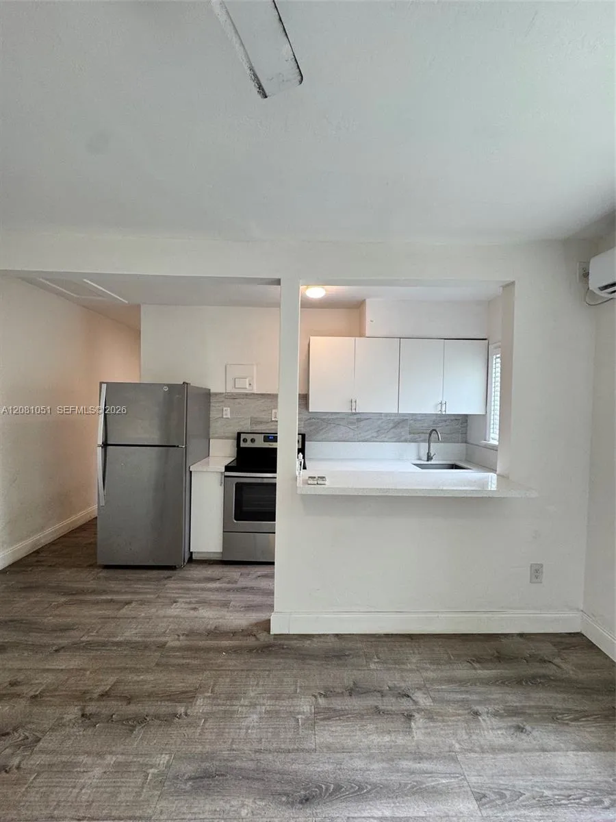 570 NE 69th St #5 Miami, FL 33138