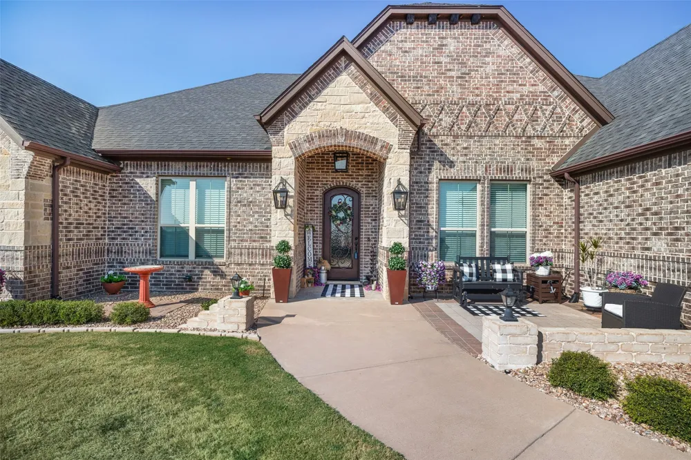 329 Kenyon Court Granbury, TX 76049