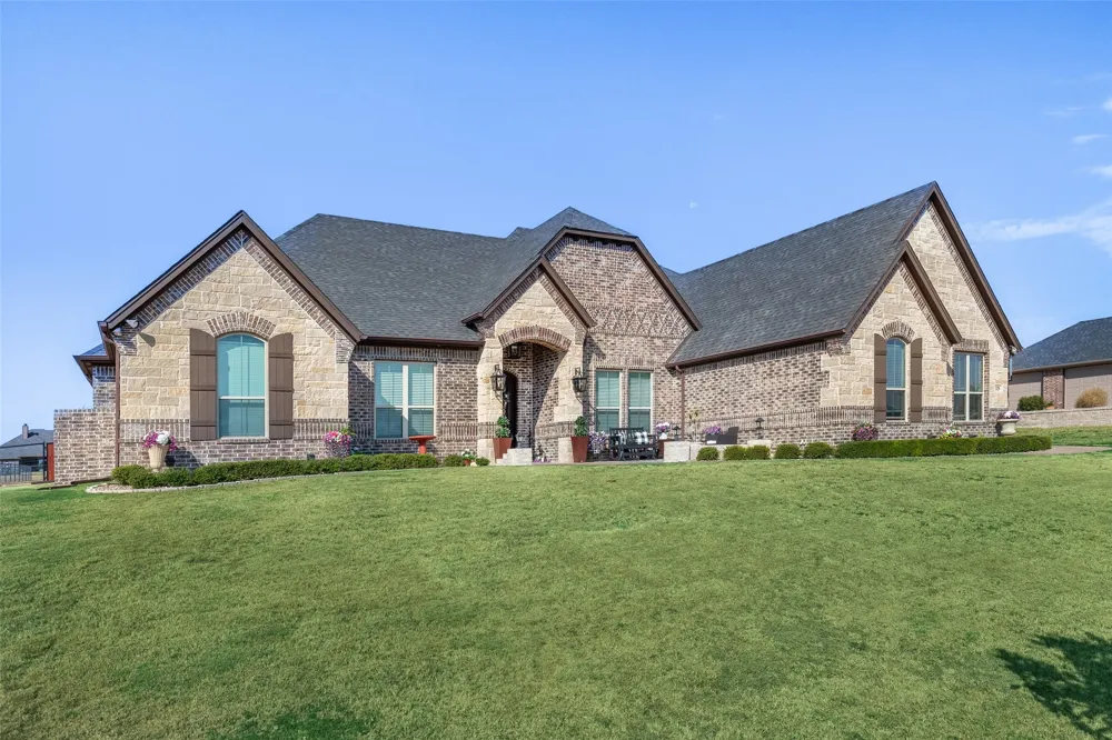329 Kenyon Court Granbury, TX 76049