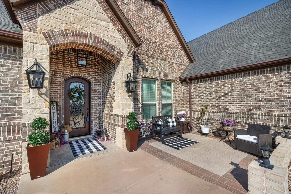 329 Kenyon Court Granbury, TX 76049