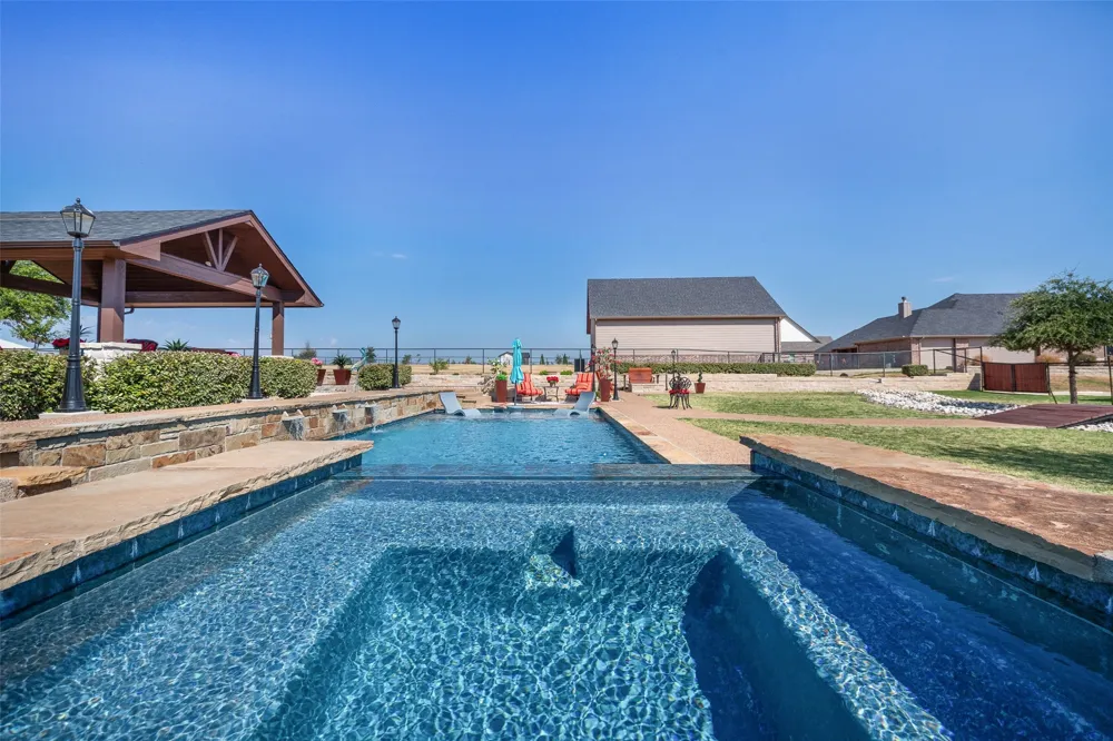 329 Kenyon Court Granbury, TX 76049