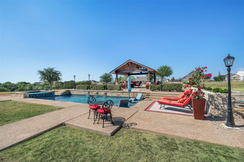 329 Kenyon Court Granbury, TX 76049