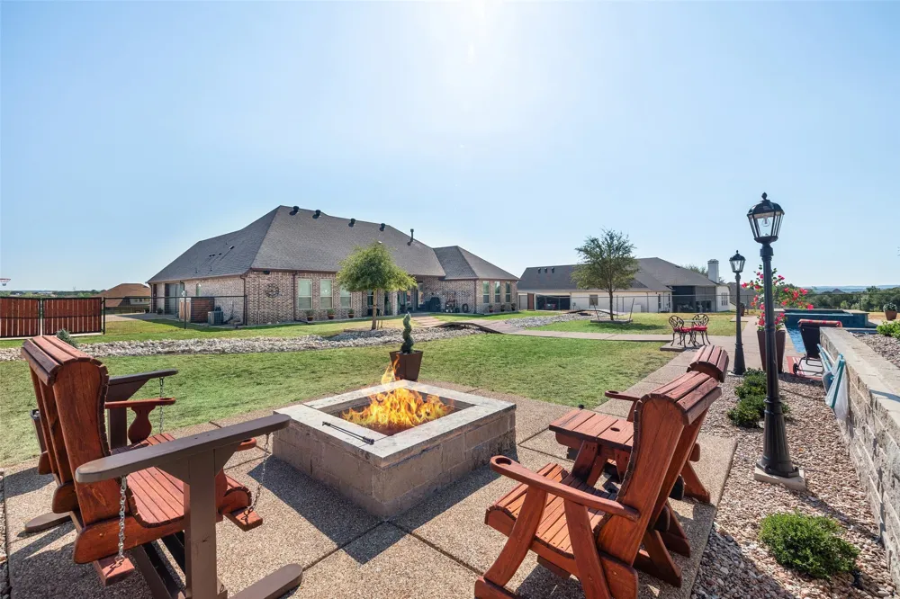 329 Kenyon Court Granbury, TX 76049