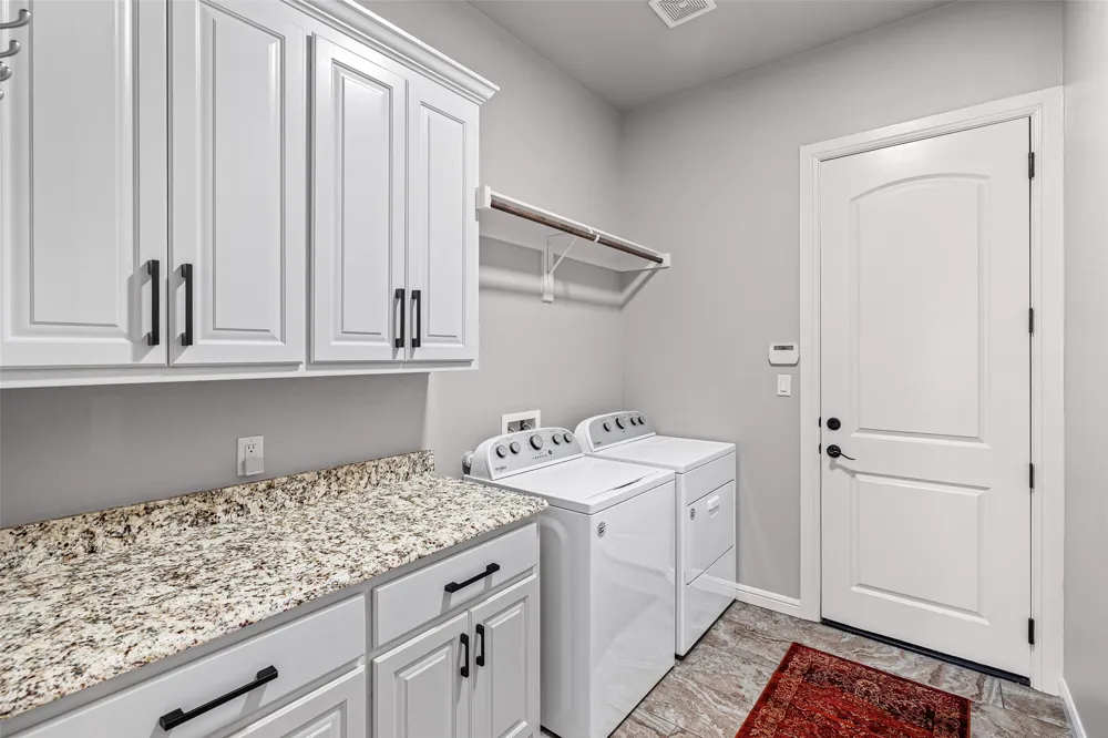 329 Kenyon Court Granbury, TX 76049