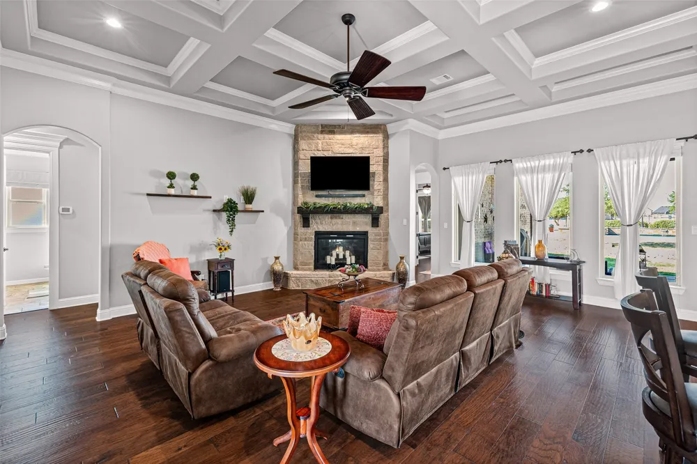 329 Kenyon Court Granbury, TX 76049