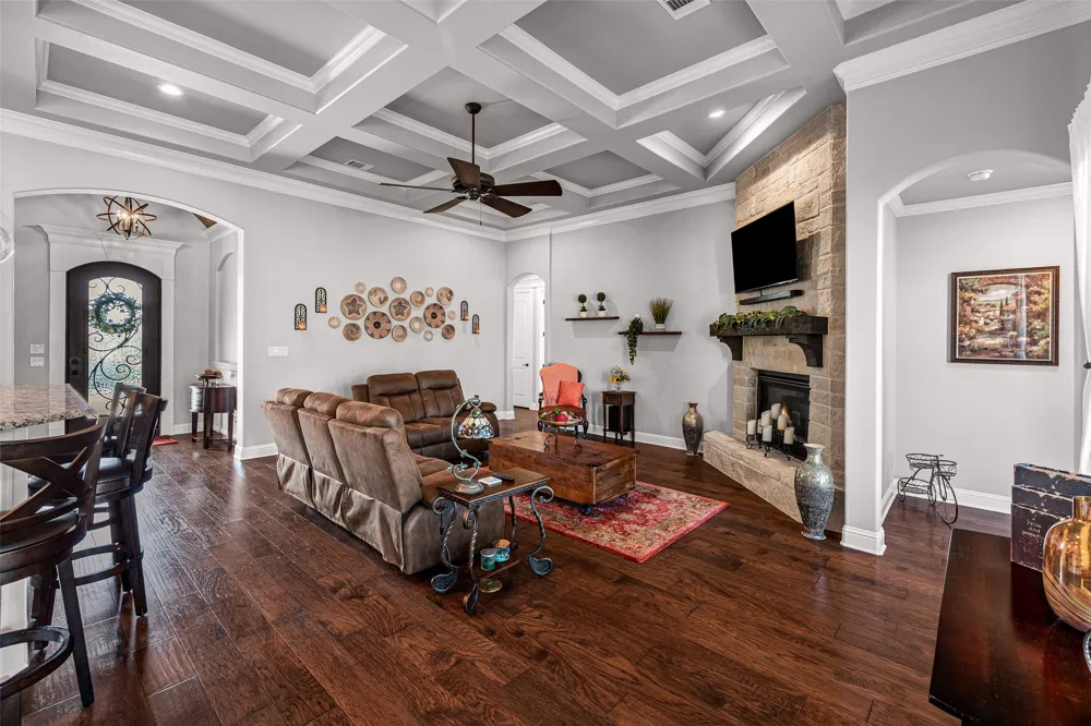 329 Kenyon Court Granbury, TX 76049
