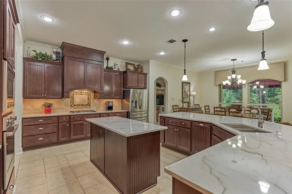 10 Westlyn Lane Montgomery, TX 77356