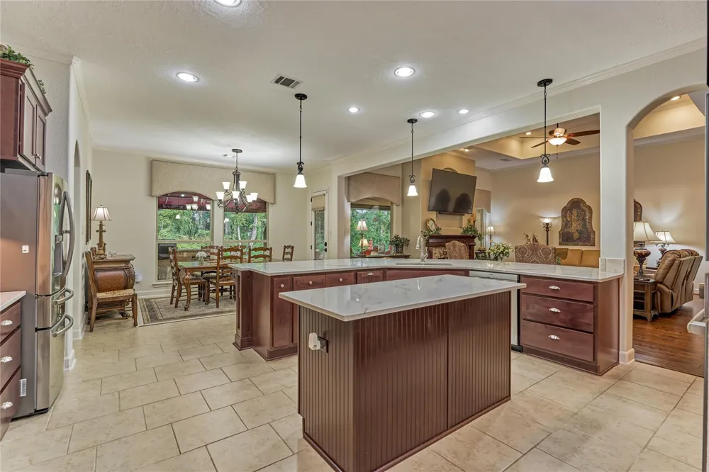 10 Westlyn Lane Montgomery, TX 77356