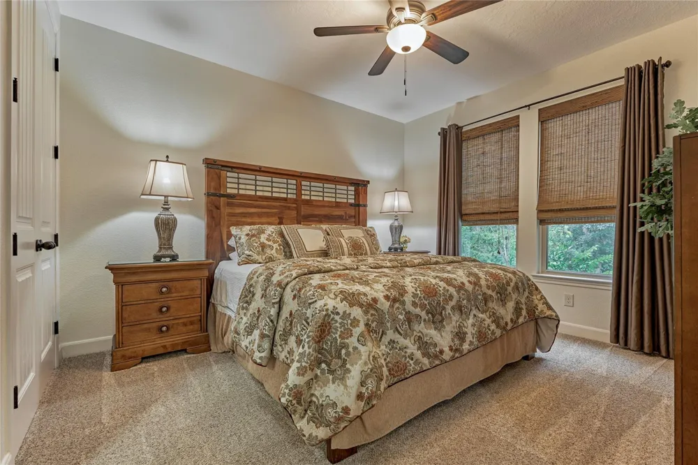 10 Westlyn Lane Montgomery, TX 77356