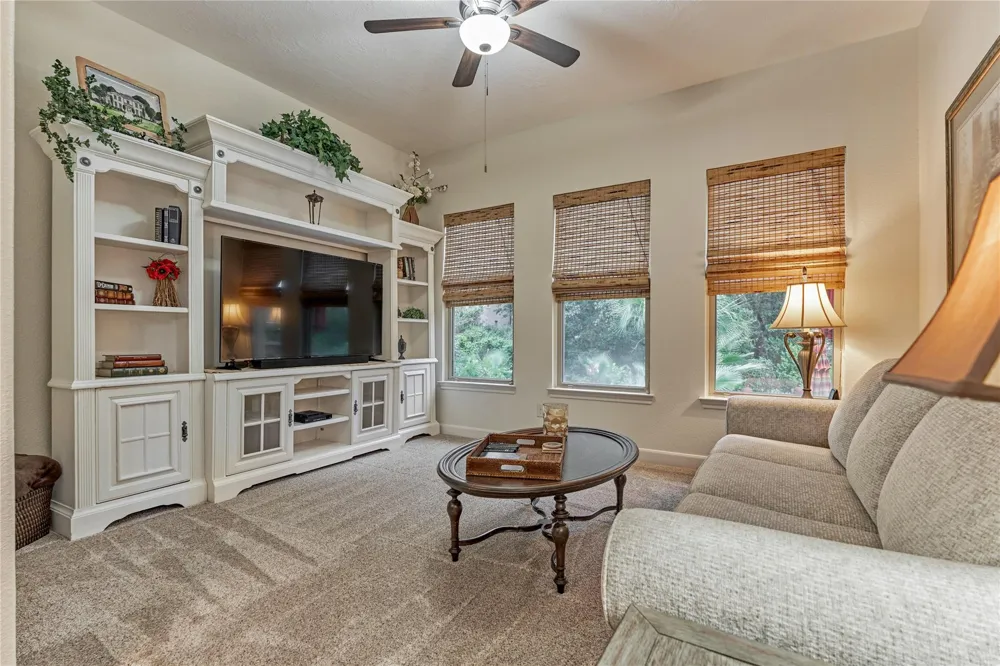 10 Westlyn Lane Montgomery, TX 77356
