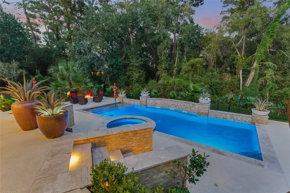 10 Westlyn Lane Montgomery, TX 77356