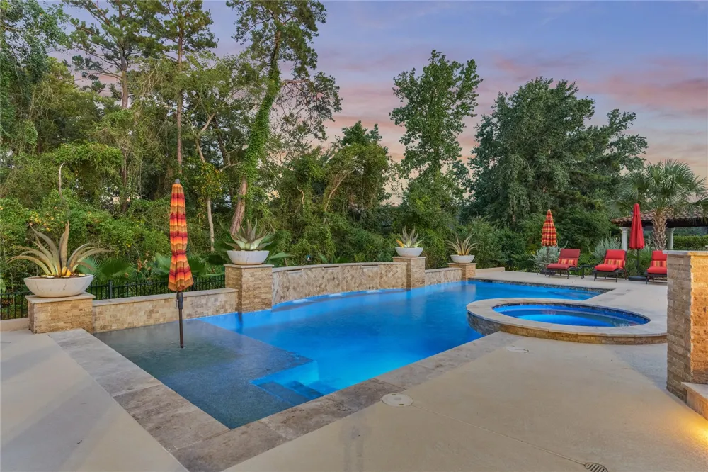 10 Westlyn Lane Montgomery, TX 77356