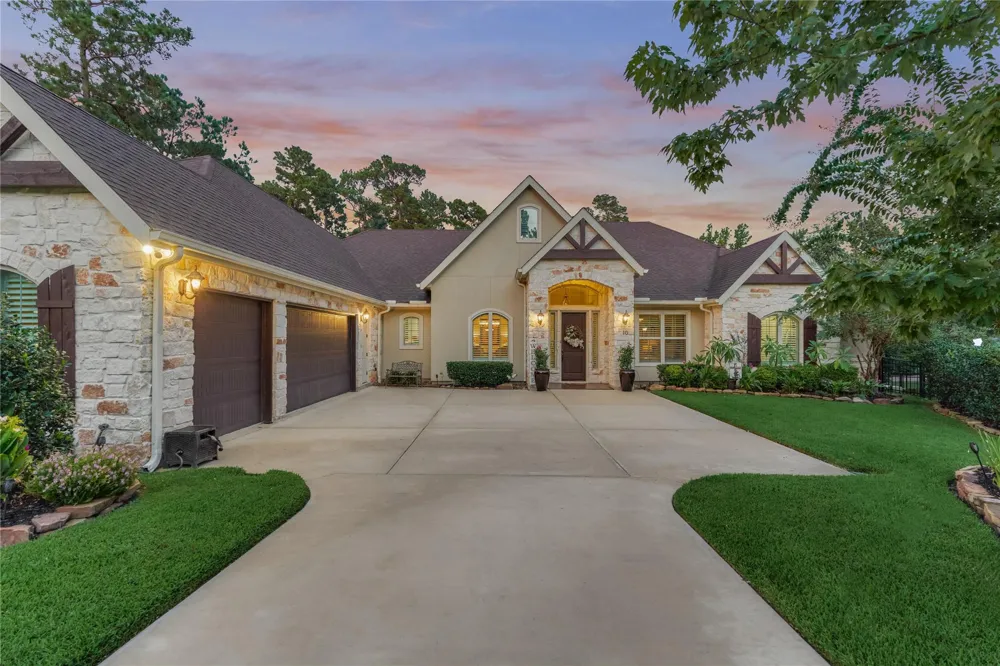 10 Westlyn Lane Montgomery, TX 77356