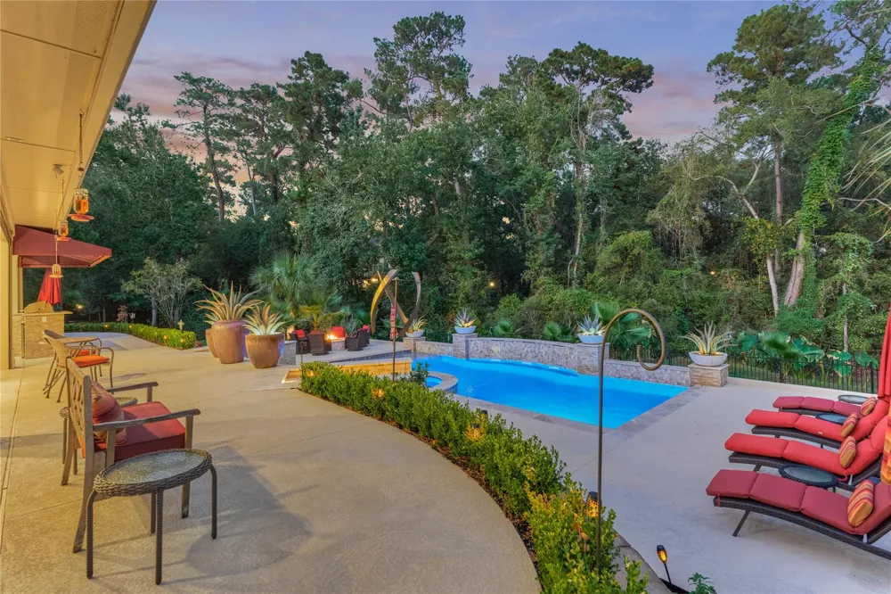 10 Westlyn Lane Montgomery, TX 77356
