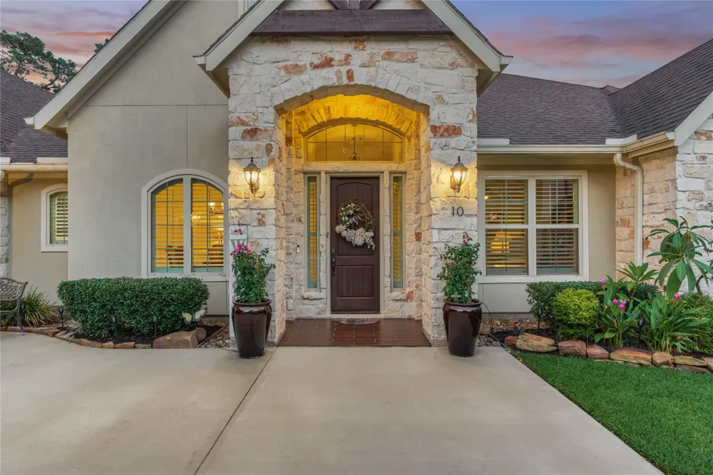 10 Westlyn Lane Montgomery, TX 77356