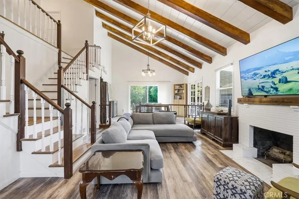 15808 Nordhoff Los Angeles, CA 91343