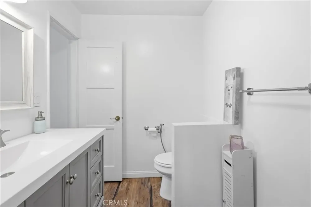 15808 Nordhoff Los Angeles, CA 91343