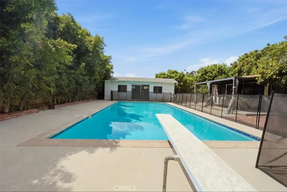 15808 Nordhoff Los Angeles, CA 91343