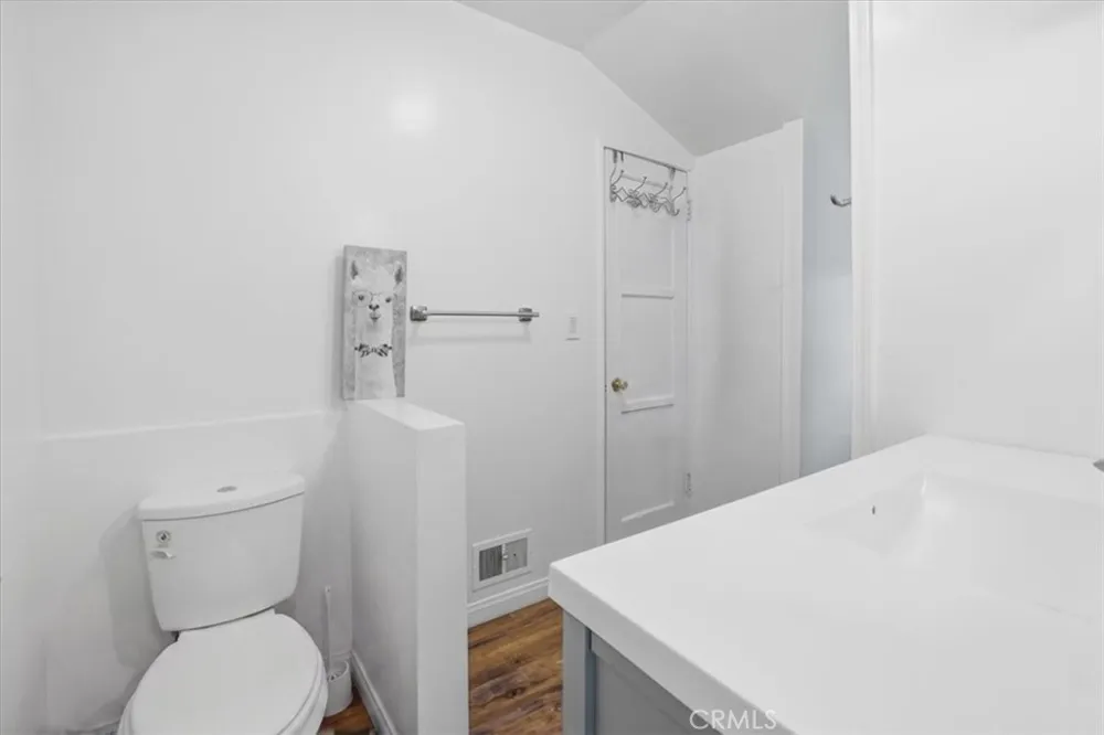 15808 Nordhoff Los Angeles, CA 91343