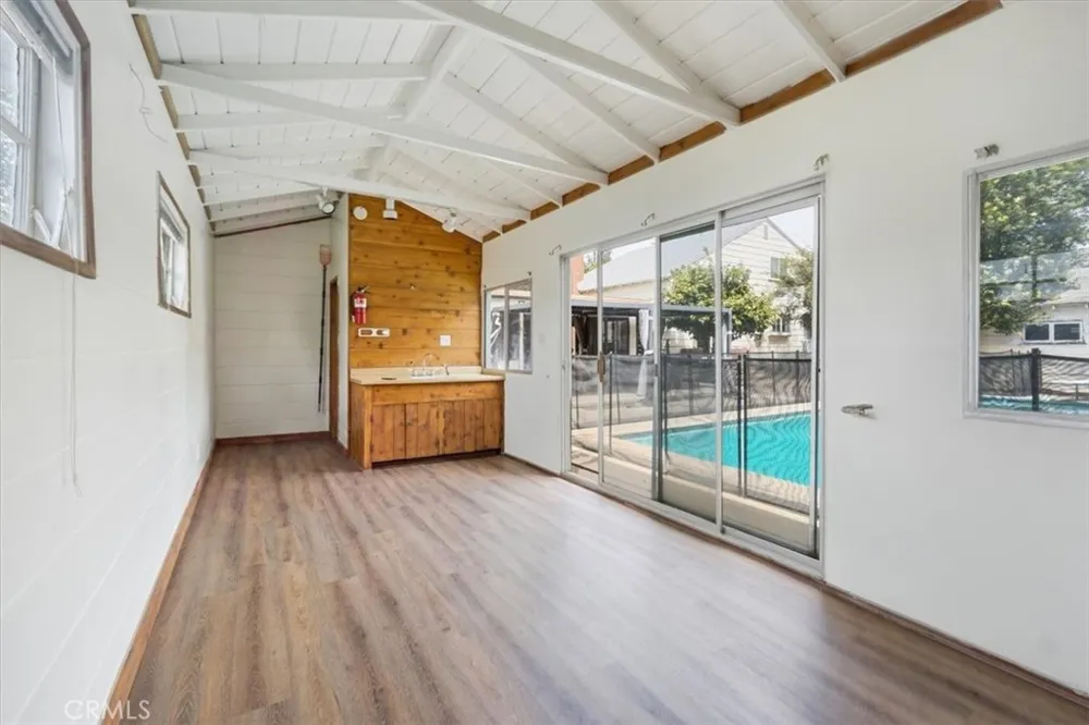 15808 Nordhoff Los Angeles, CA 91343