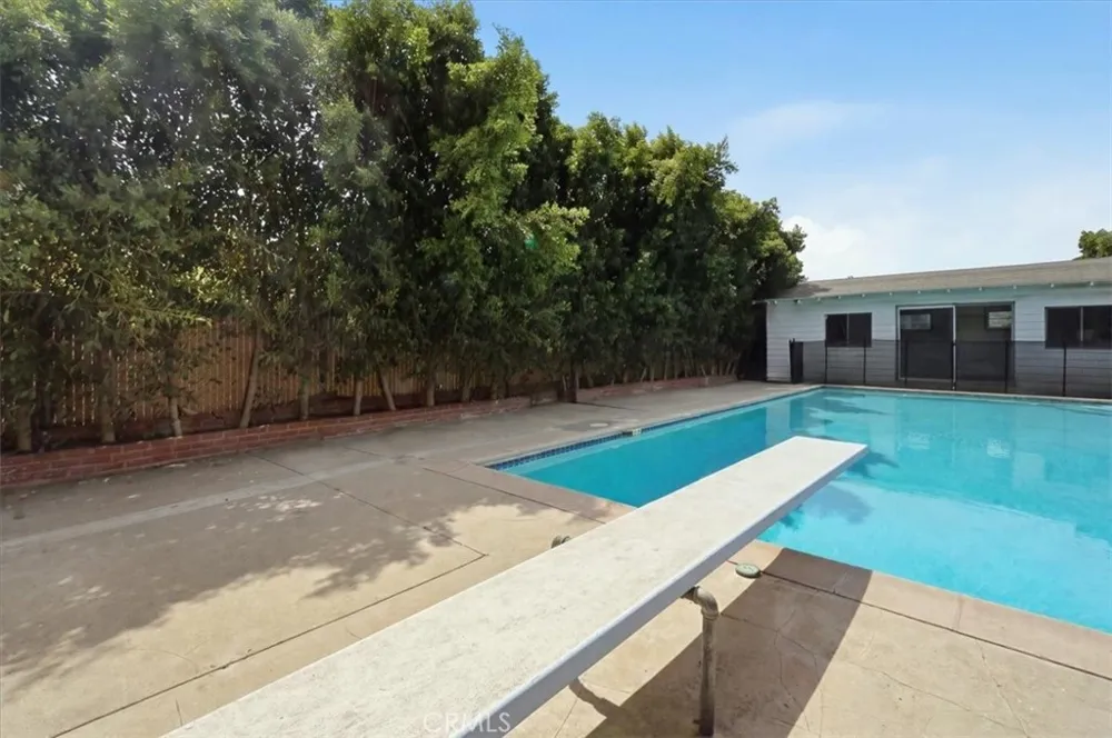 15808 Nordhoff Los Angeles, CA 91343