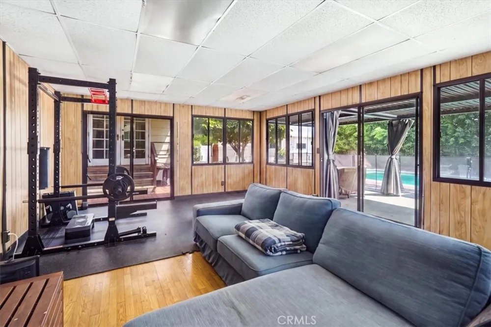15808 Nordhoff Los Angeles, CA 91343