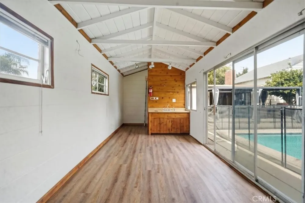 15808 Nordhoff Los Angeles, CA 91343
