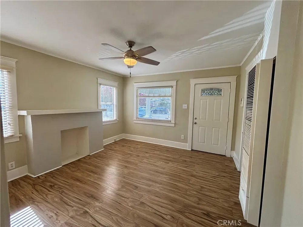 323 W 82nd Street Los Angeles, CA 90003