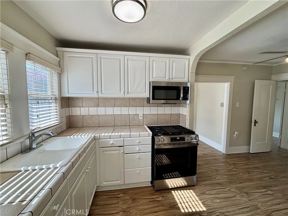 323 W 82nd Street Los Angeles, CA 90003
