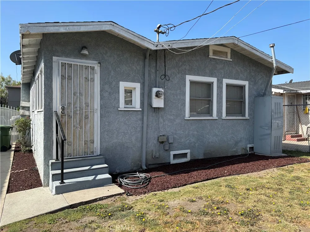 323 W 82nd Street Los Angeles, CA 90003