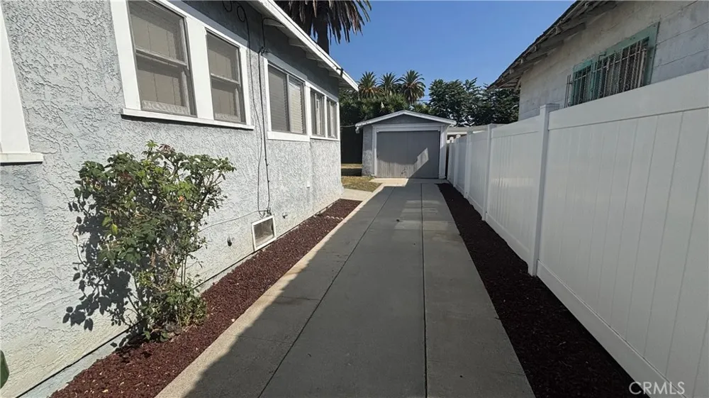 323 W 82nd Street Los Angeles, CA 90003