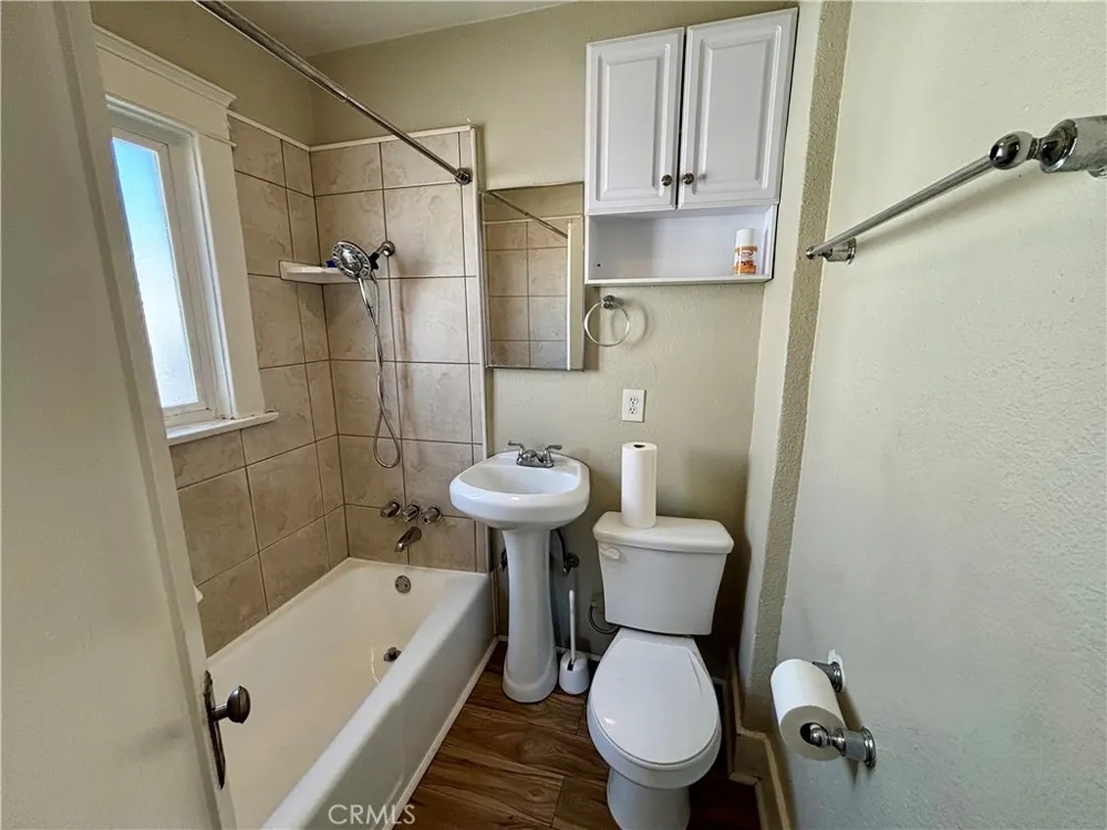 323 W 82nd Street Los Angeles, CA 90003