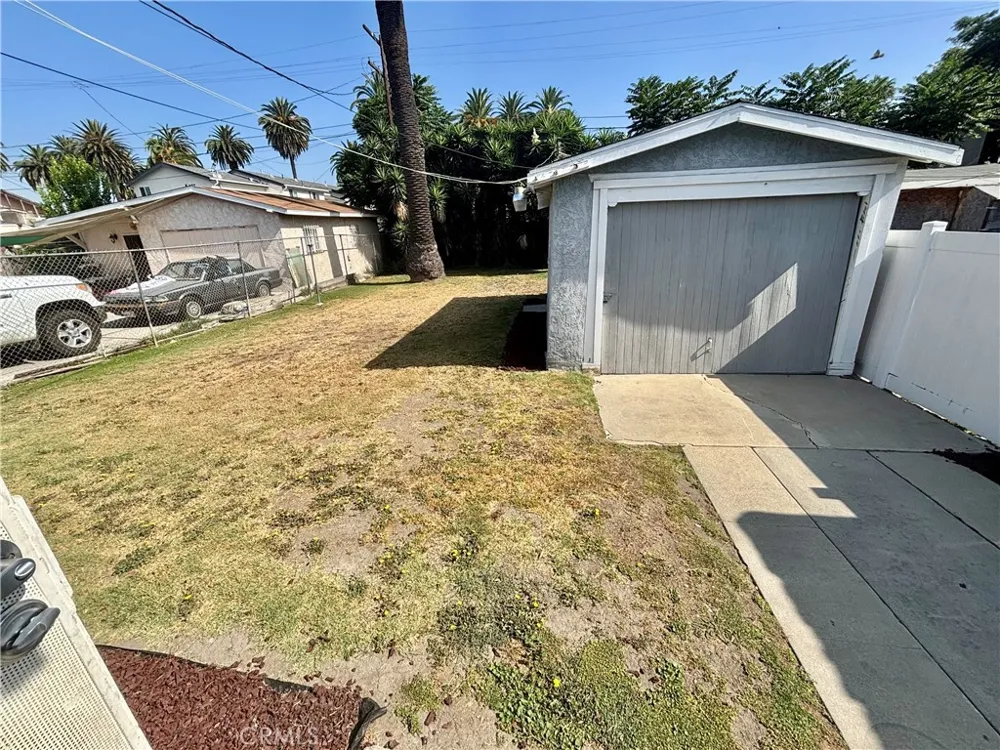323 W 82nd Street Los Angeles, CA 90003